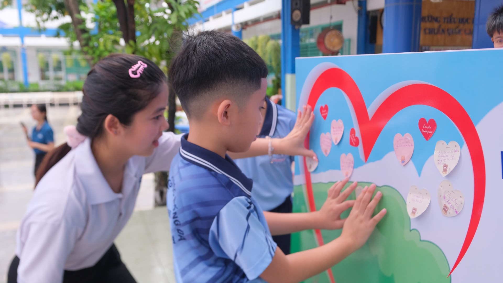 TỰ TIN
Tự tin chính là nguồn năng lượng tích cực - giúp từng cá nhân của NQH SKILL sẽ luôn cố gắng hết sức và tin tưởng mình cùng ngọn lửa đam mê để từ đó theo đuổi ước mơ mình đến cùng.