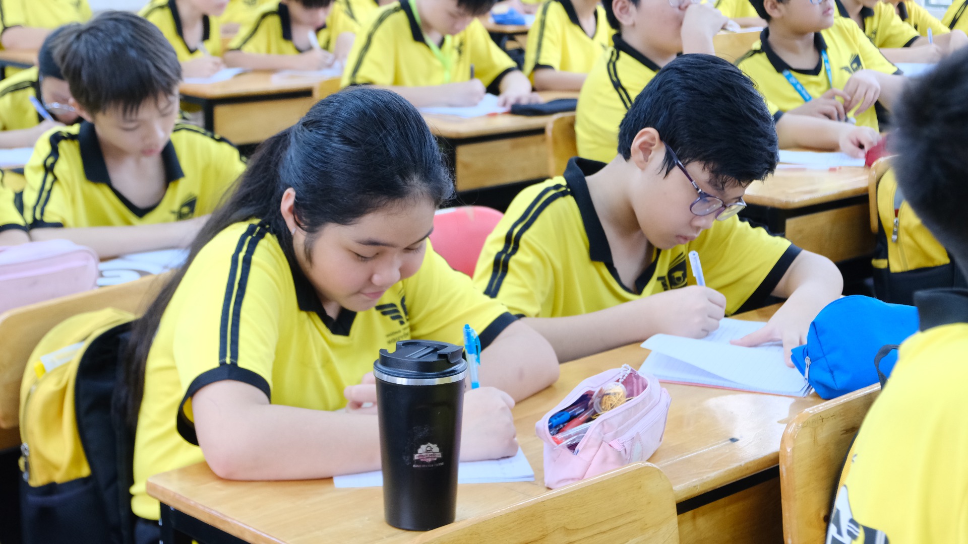 LIÊN TỤC HỌC HỎI
Thế giới luôn xoay chuyển và tri thức mới luôn được cập nhật. Vì vậy, không ngừng học hỏi là phương châm quan trọng để không một ai bị thụt lùi lại phía sau - điều NQH SKILL  mong muốn truyền đạt đến thế hệ học sinh của mình.
 