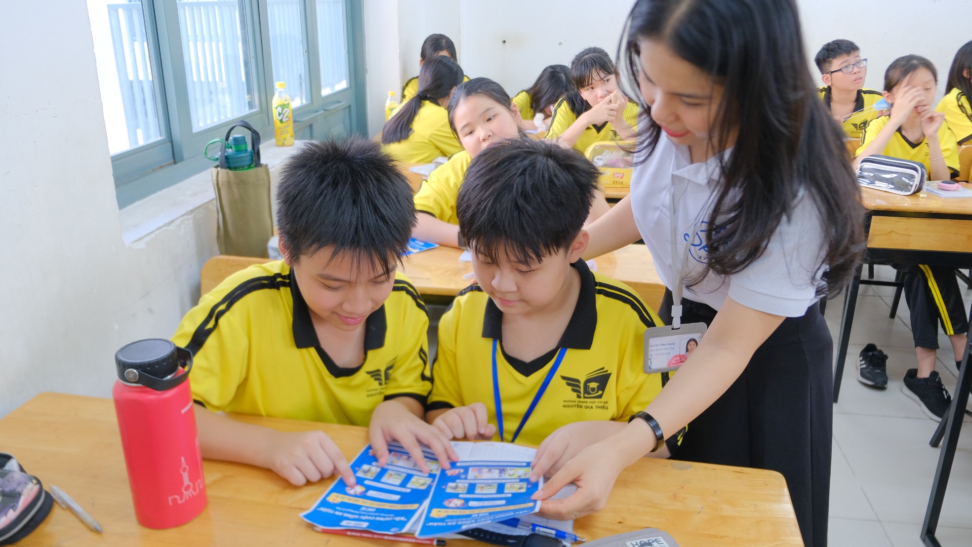 TỬ TẾ
Với hình mẫu công dân tử tế, chính trực, NQH SKILL mong muốn rằng từng học viên của mình sẽ sở hữu những kỹ năng sống với tư duy đúng, tích cực, kết nối với bạn bè thông qua giao tiếp và trao giá trị thật. Từ đó sẽ có cơ hội rộng mở hơn cho các em trong học tập và công việc tương lai.